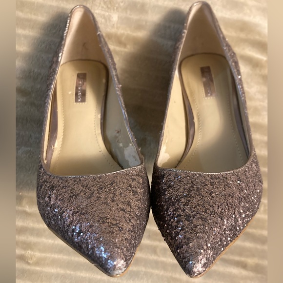 BCBGeneration Treasure High Heels Pointed Toe Shiny Taupe Pump Sz 8.5M (EU 38.5) - Picture 5 of 13